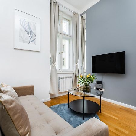 Anytime Holiday- Muzeum Apartments Прага Екстериор снимка